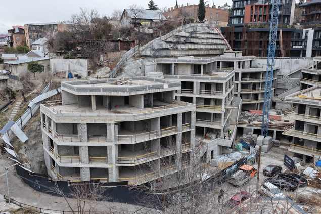 მონოლითური კონსტრუქციის მოწყობა და თეთრი კარკასის სამუშაოები